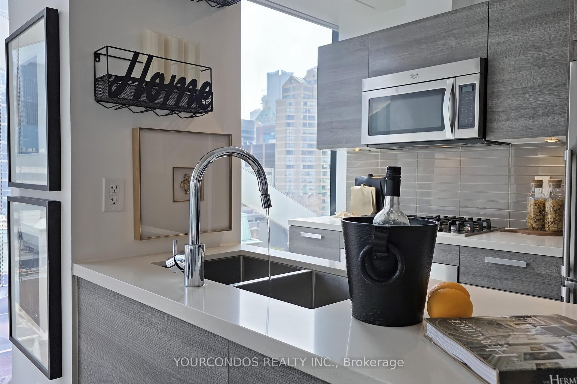 2 Bedrooms Condo at 224 King, Toronto For sale