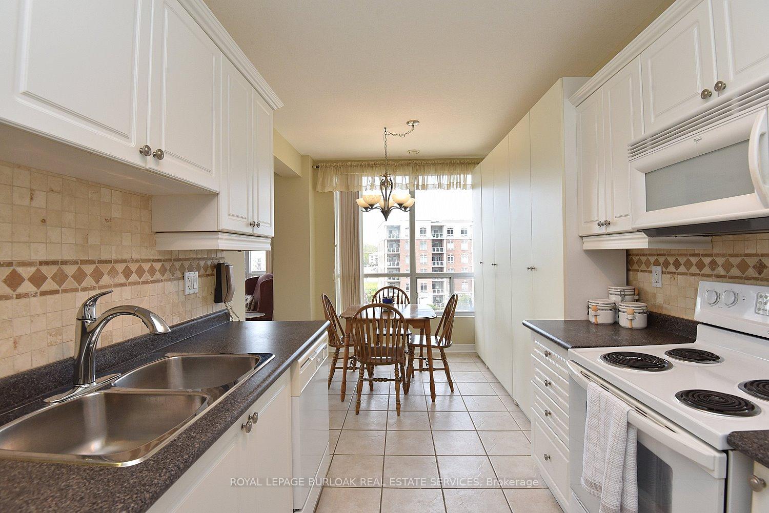 2 Bedrooms Condo at 1998 Ironstone, Burlington For sale