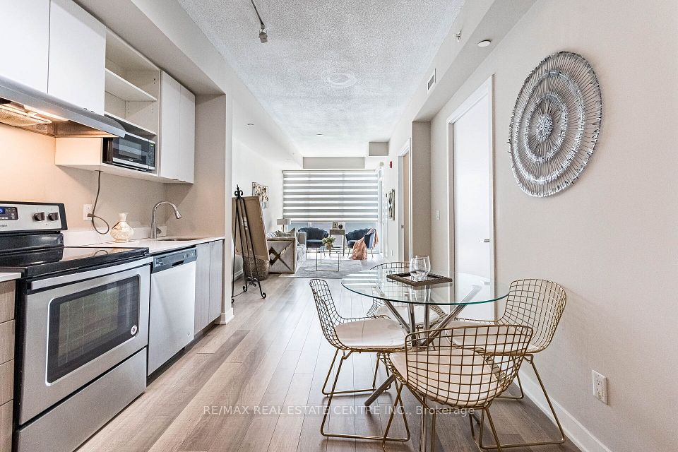 5240 Dundas