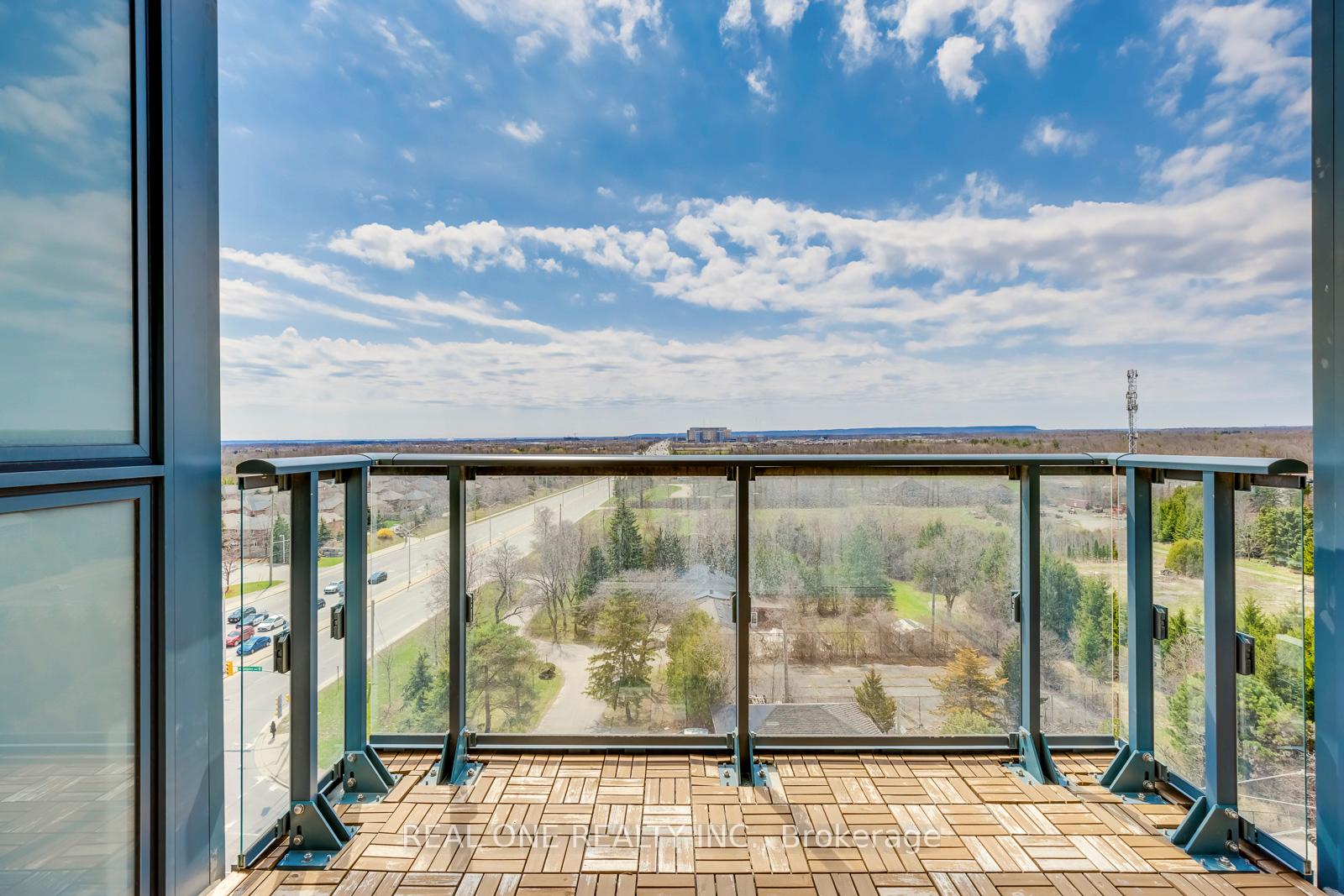 3 Bedrooms Condo at 509 Dundas, Oakville For sale