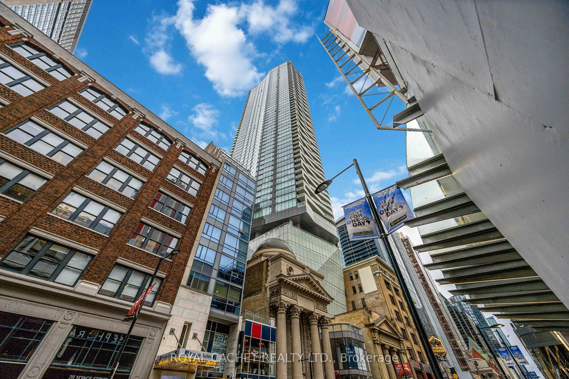 2 Bedrooms Condo at 197 Yonge,  Toronto For sale