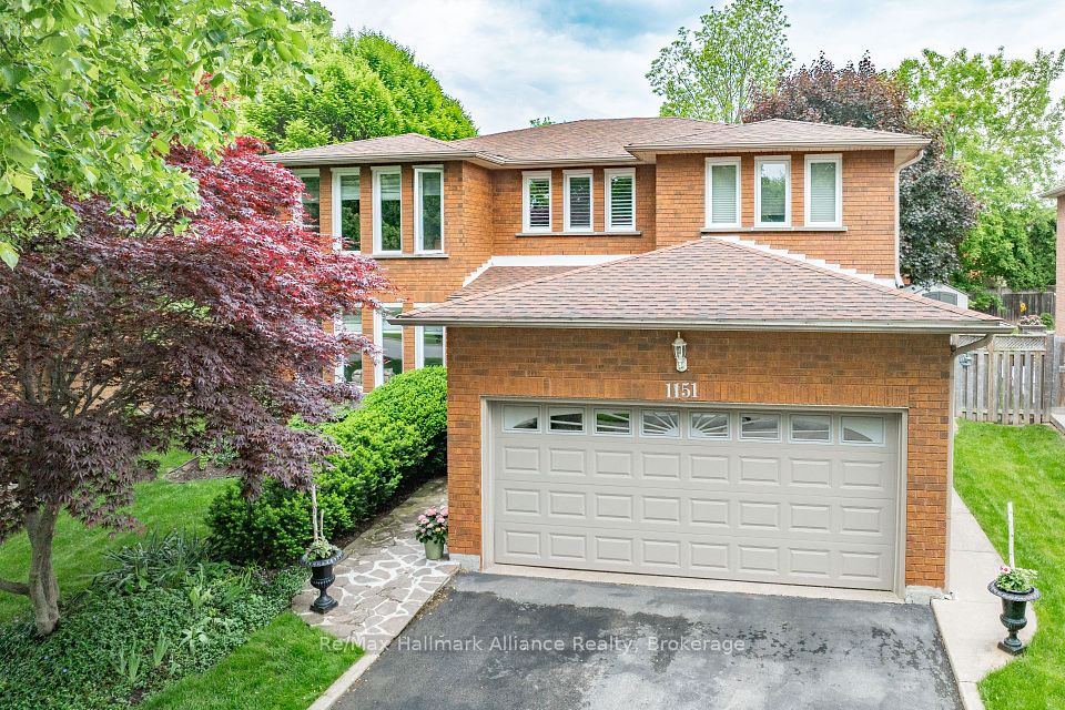 1151 Manor