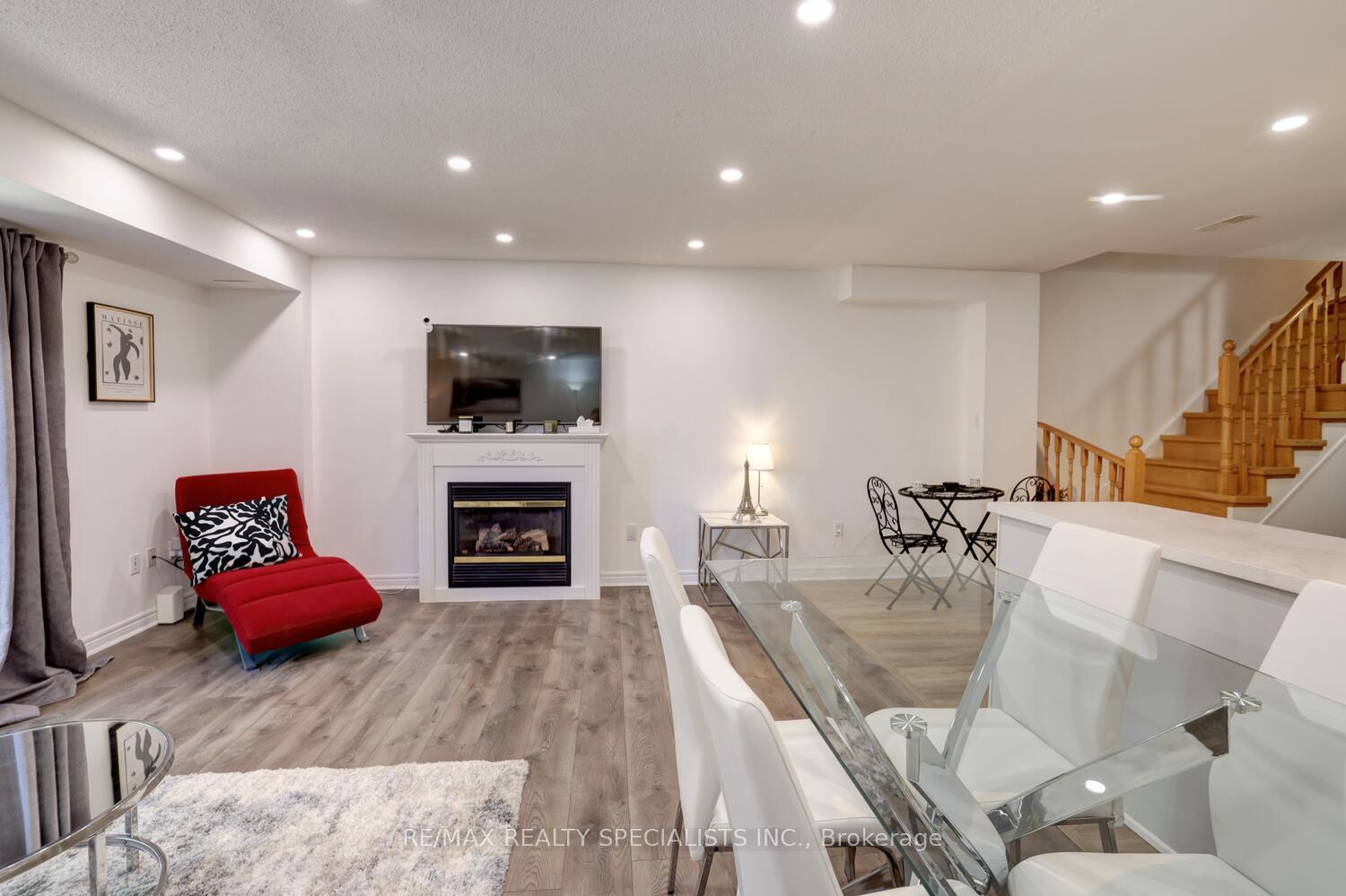 4 Bedrooms Condo at 1128 Dundas, Mississauga For sale