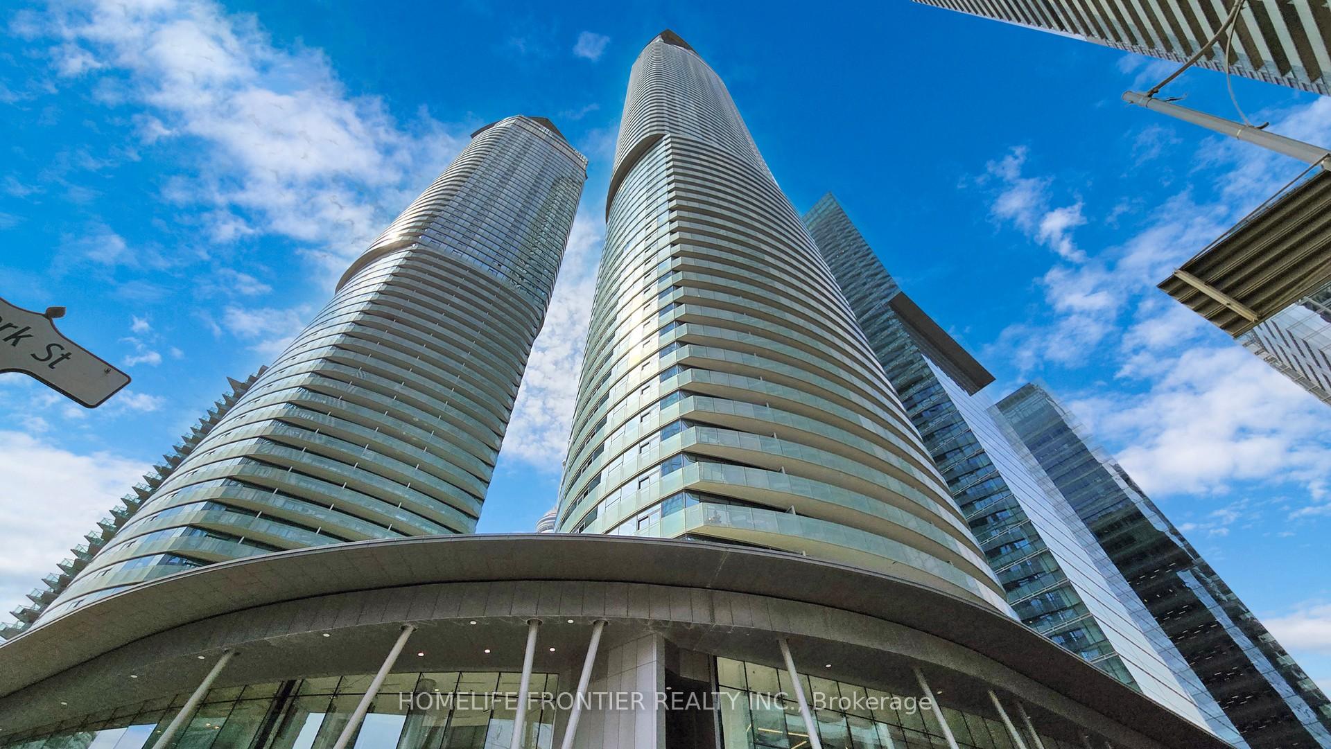 2 Bedrooms Condo at 12 York, Toronto For sale