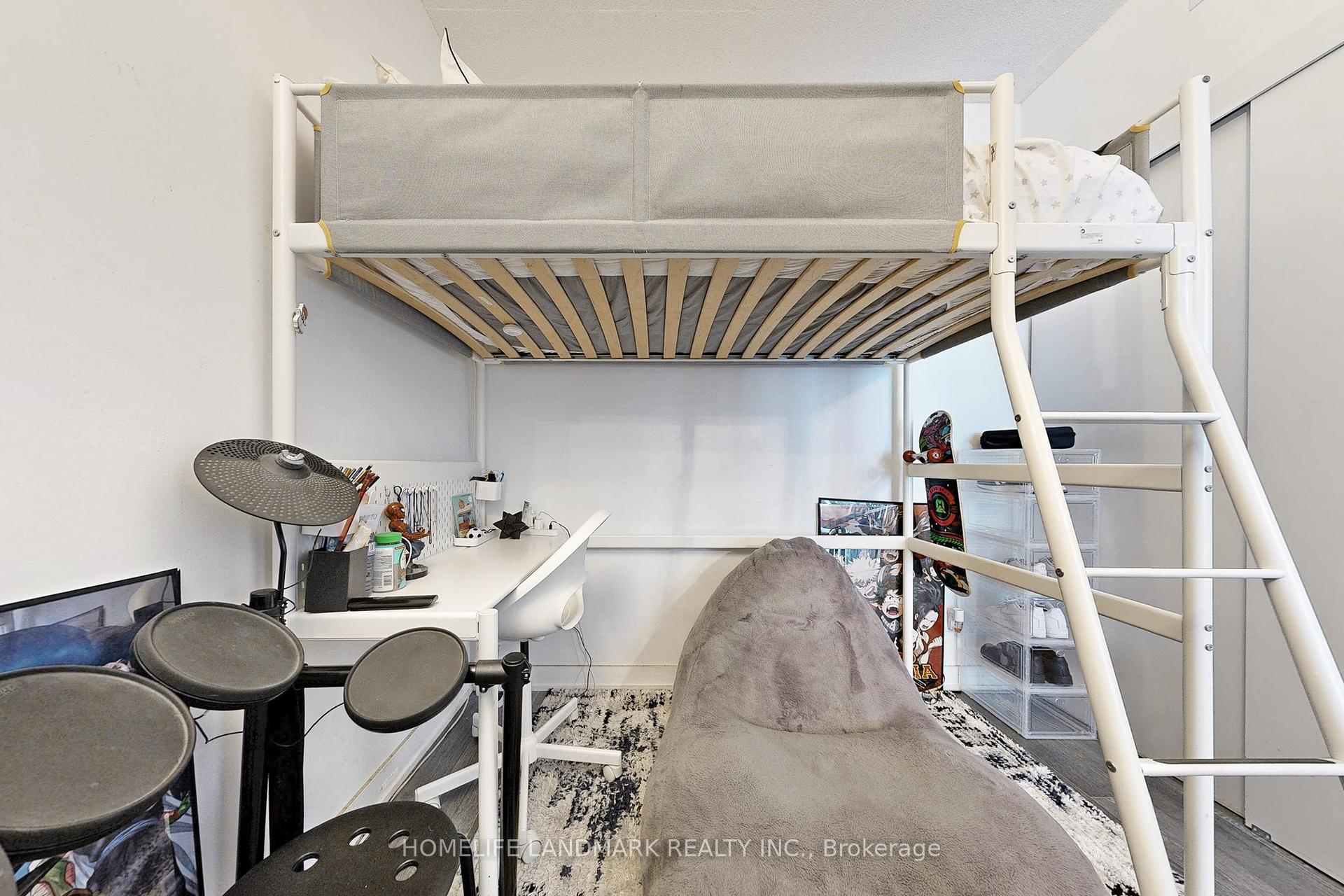 2 Bedrooms Condo at 185 Roehampton, Toronto For sale