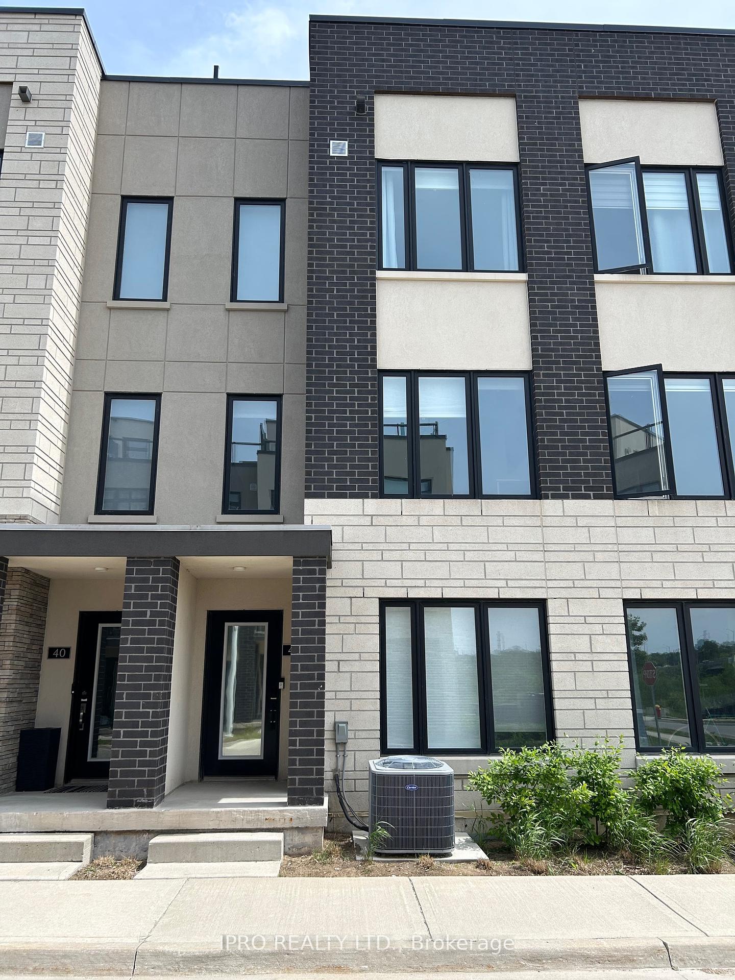 3 Bedrooms Condo at 1095 Cooke, Burlington For sale