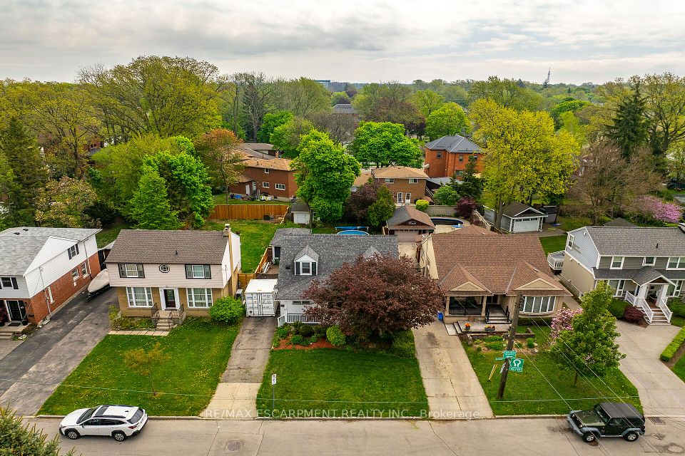 77 ARCADE Crescent, Hamilton, ON L9C 3J1
