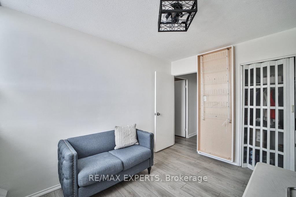 2 Bedrooms Condo at 551 The West Mall,  Toronto For sale