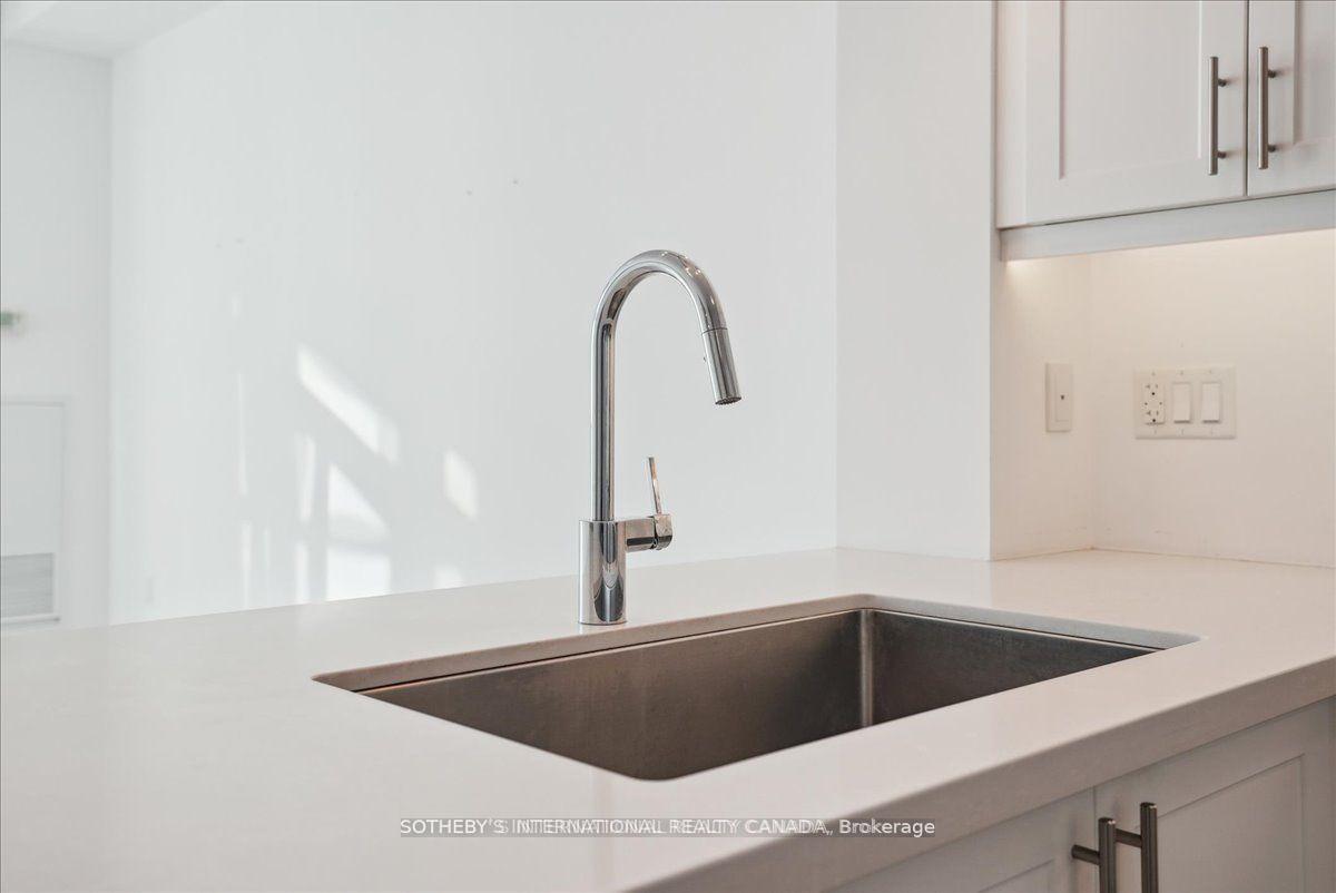 2 Bedrooms Condo at 101 Shoreview, Hamilton For sale