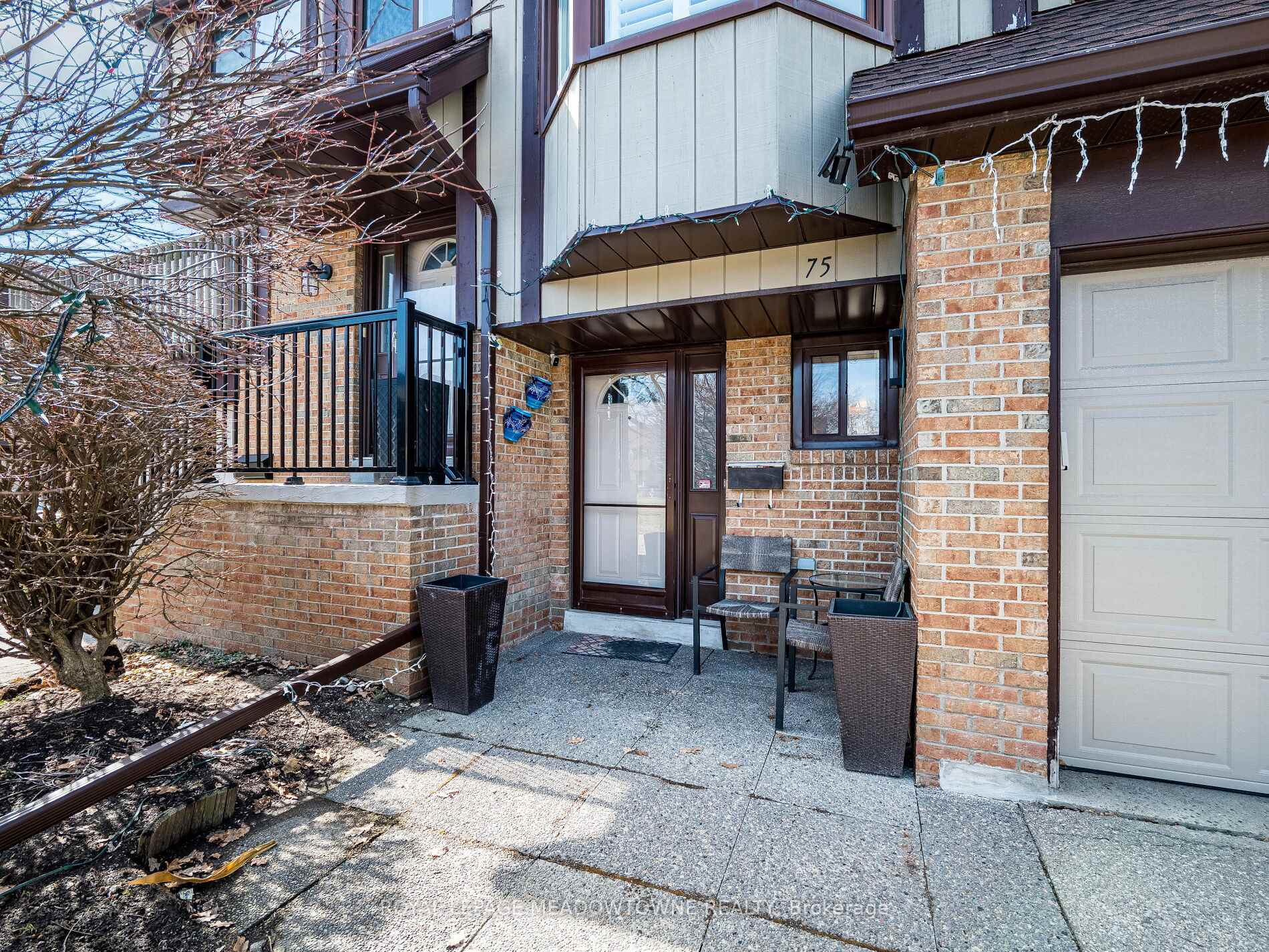 3 Bedrooms Condo at 6780 Formentera, Mississauga For sale