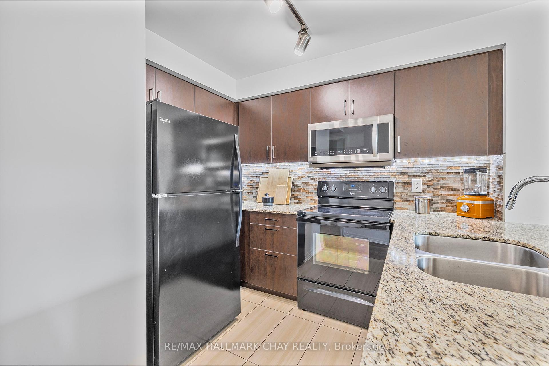 2 Bedrooms Condo at 80 Esther Lorrie, Toronto For sale
