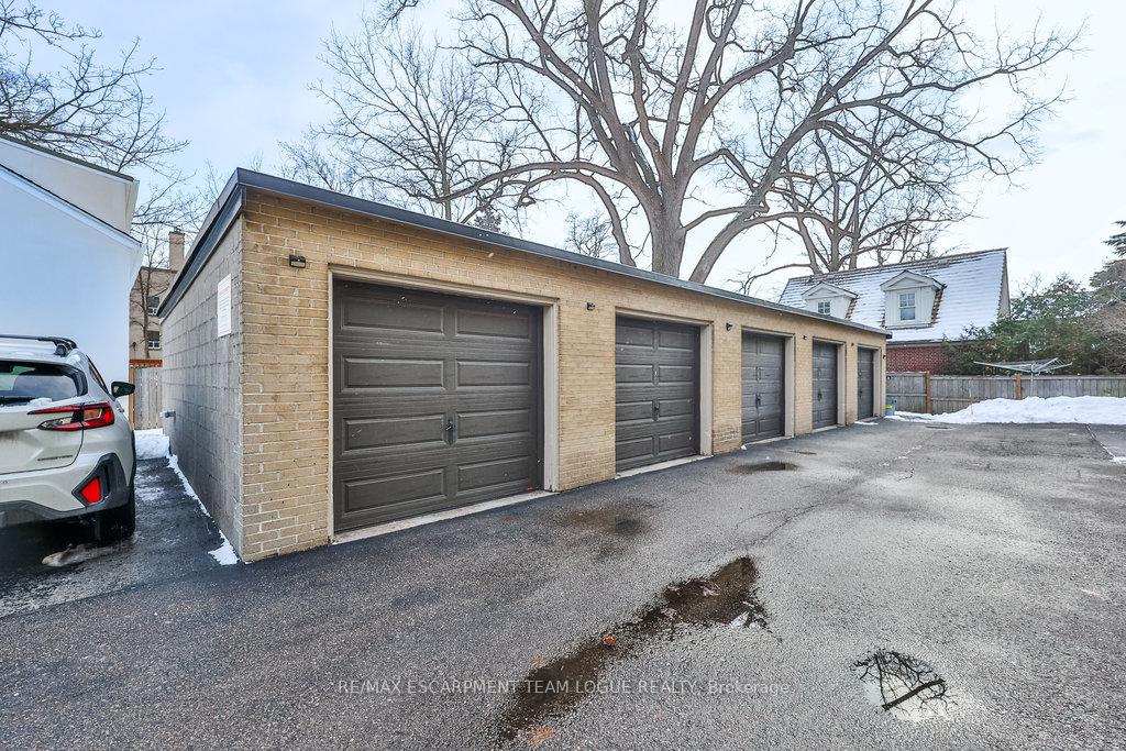2 Bedrooms Co-op at 288 Reynolds,  Oakville For sale