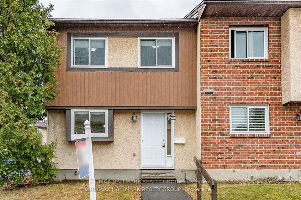 19 Bering Court, Kanata, ON K2L 2B8