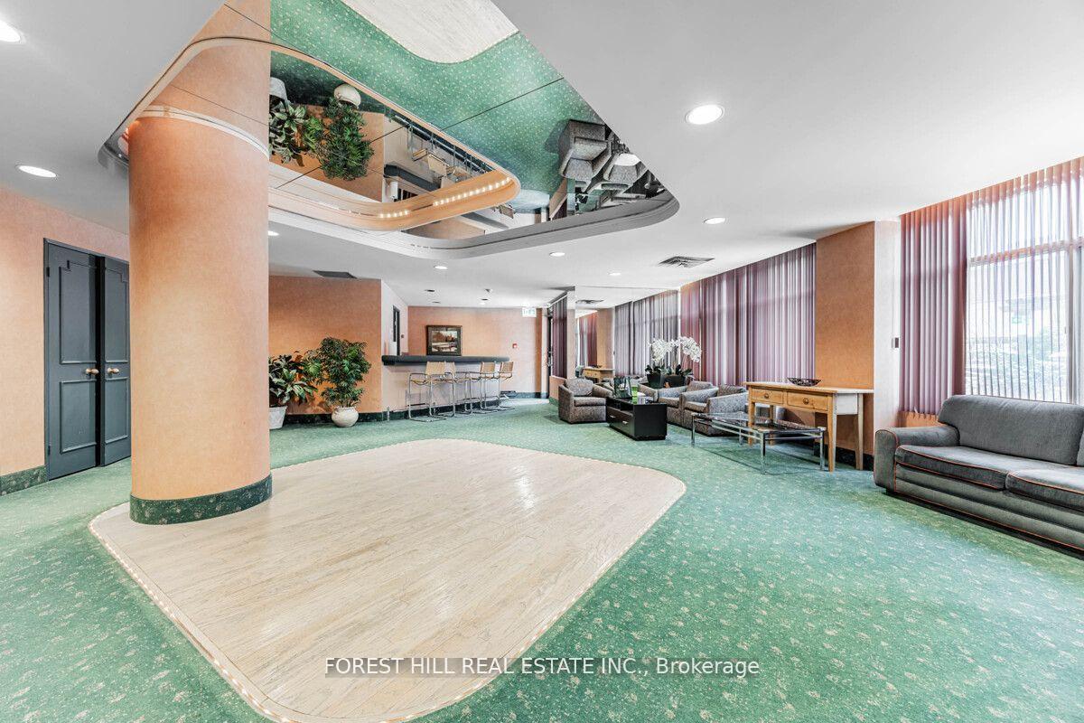 3 Bedrooms Condo at 900 Yonge, Toronto For sale
