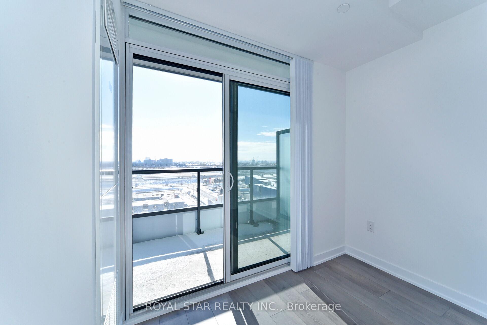 2 Bedrooms Condo at 10 Honeycrisp, Vaughan For sale