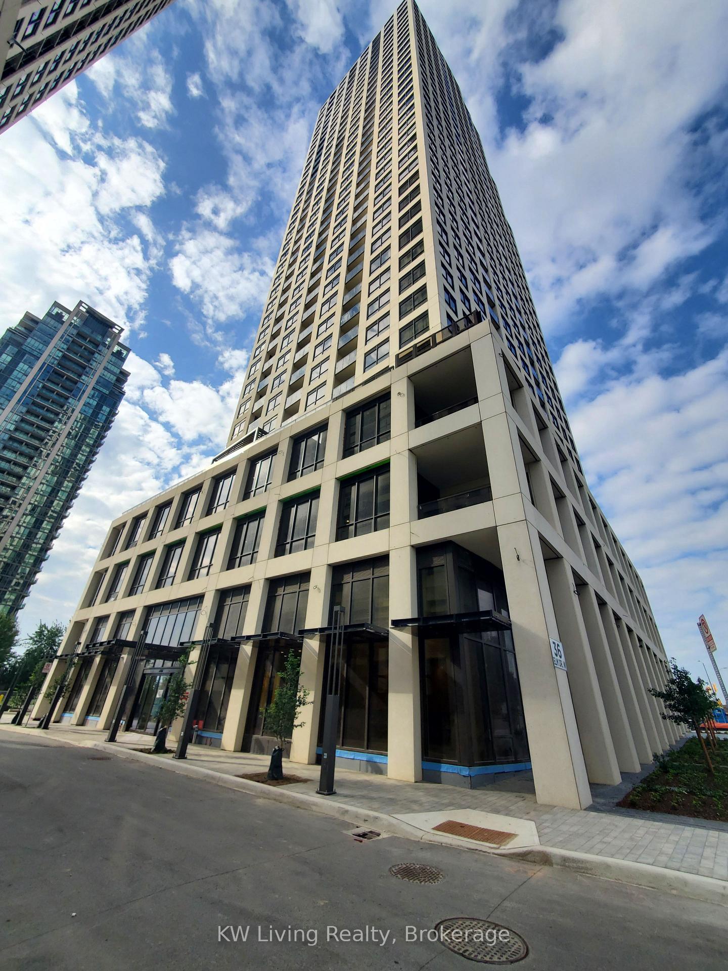 1 Bedroom Condo at 36 Elm,  Mississauga For sale