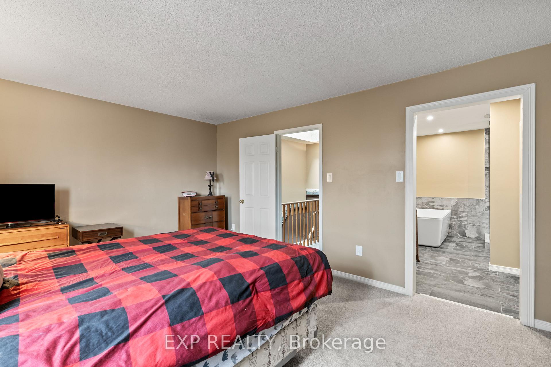 3 Bedrooms Condo at 2205 South Millway,  Mississauga For sale