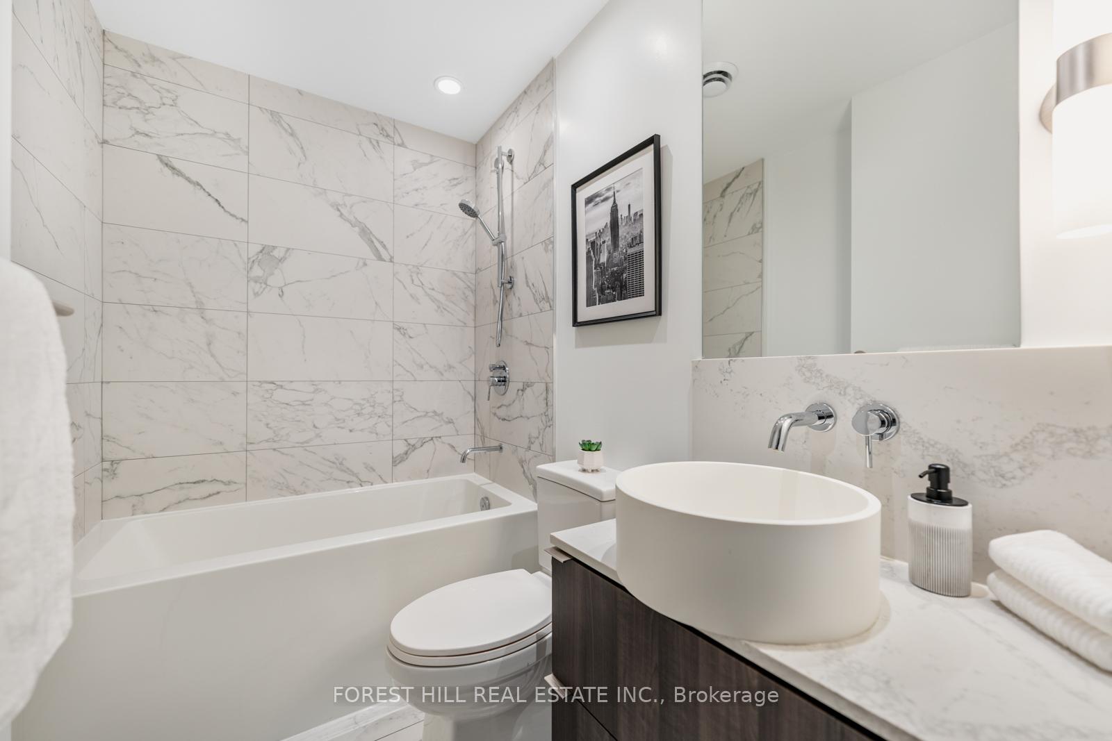 2 Bedrooms Condo at 161 Roehampton, Toronto For sale