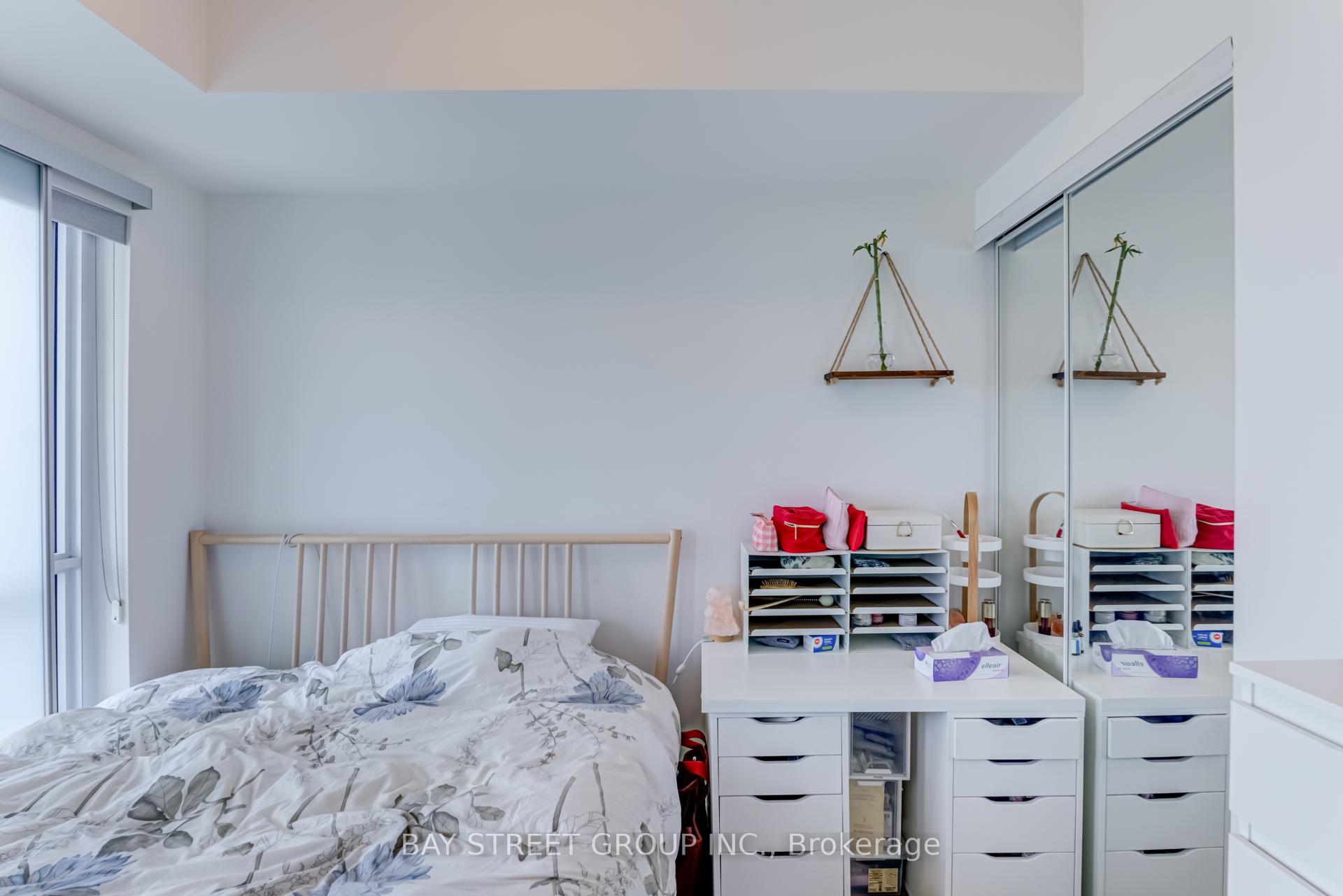 2 Bedrooms Condo at 1 Yorkville, Toronto For sale