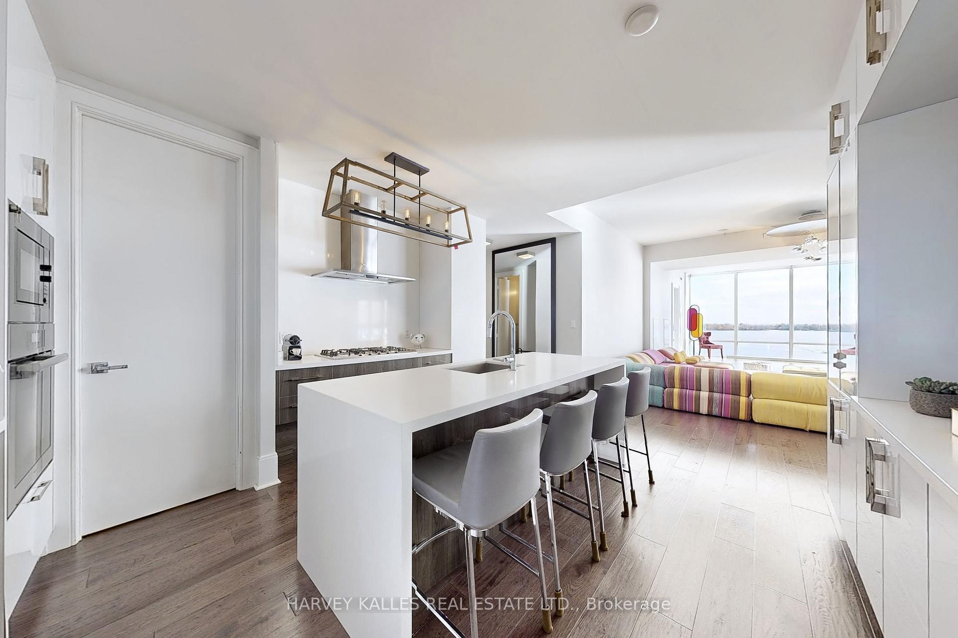 29 Queens Quay N/A E 1006