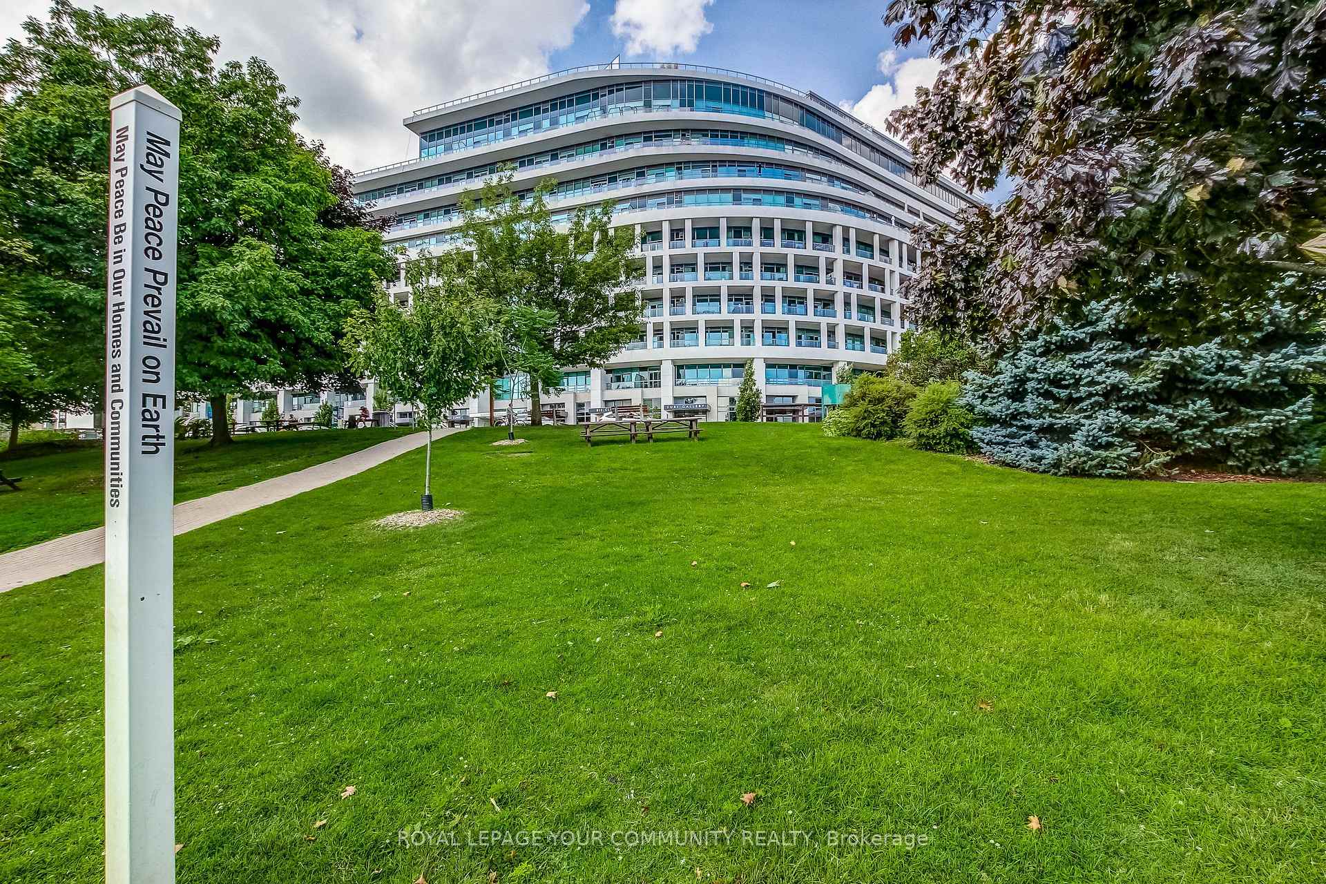 2 Bedrooms Condo at 11 Bronte,  Oakville For sale