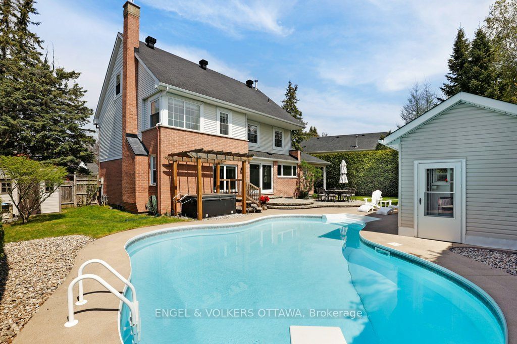 6 Belton Avenue