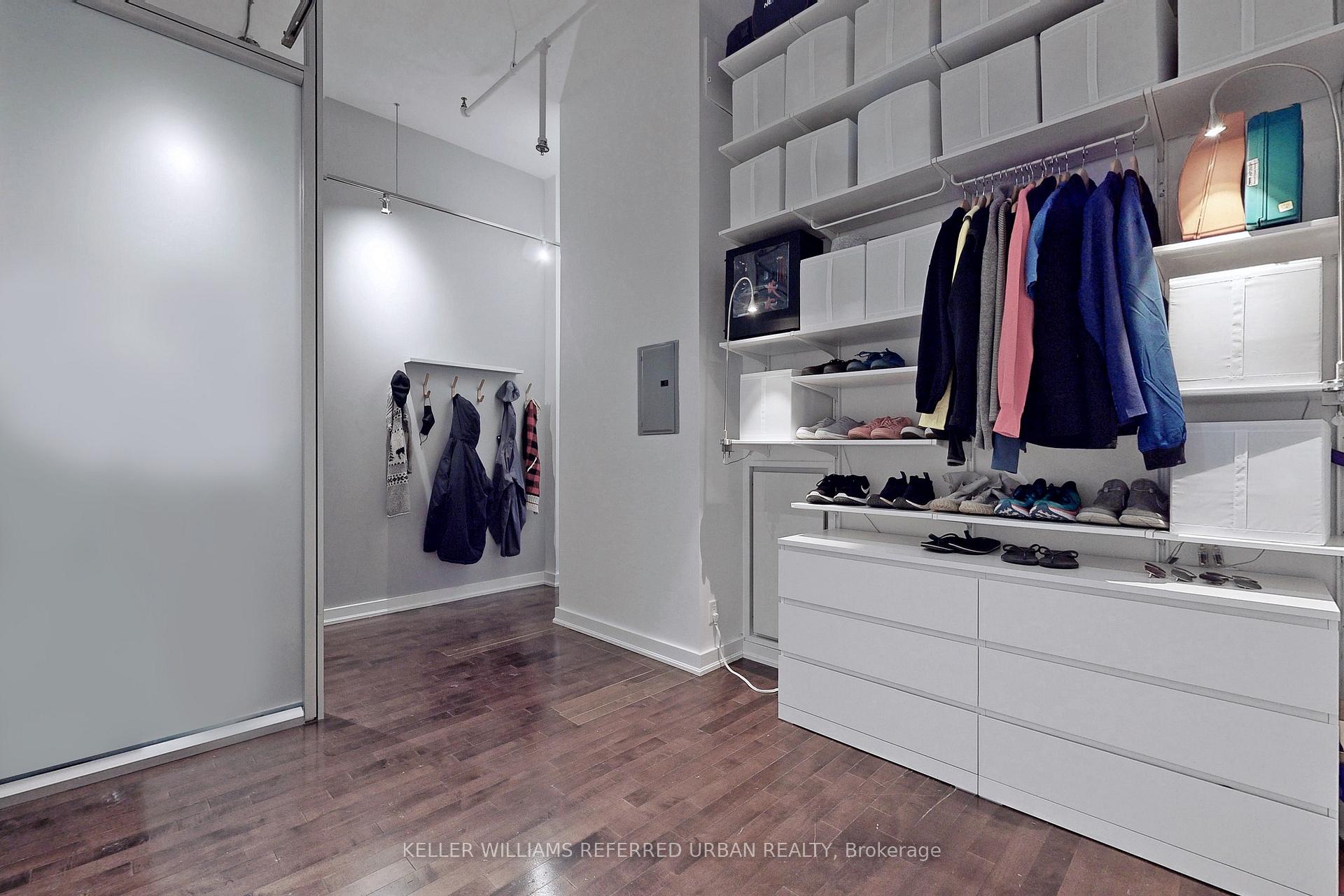 2 Bedrooms Condo at 43 Hanna, Toronto For sale