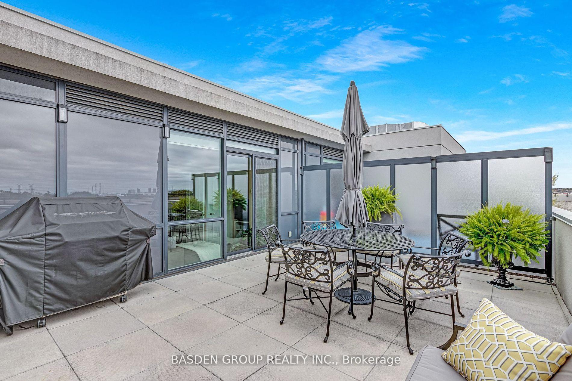 4 Bedrooms Condo at 4700 Highway 7, Vaughan For sale