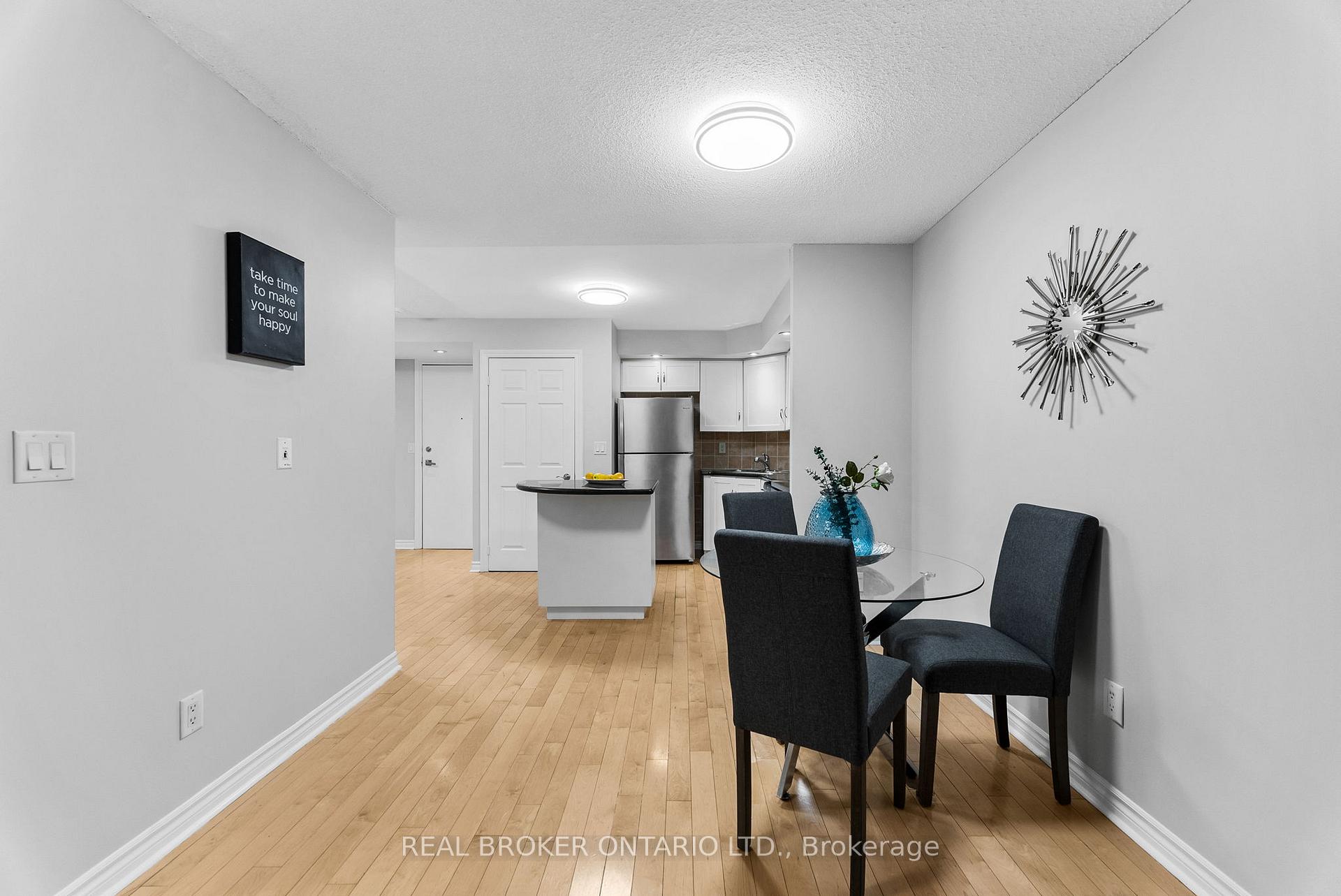 2 Bedrooms Condo at 250 Wellington,  Toronto For sale