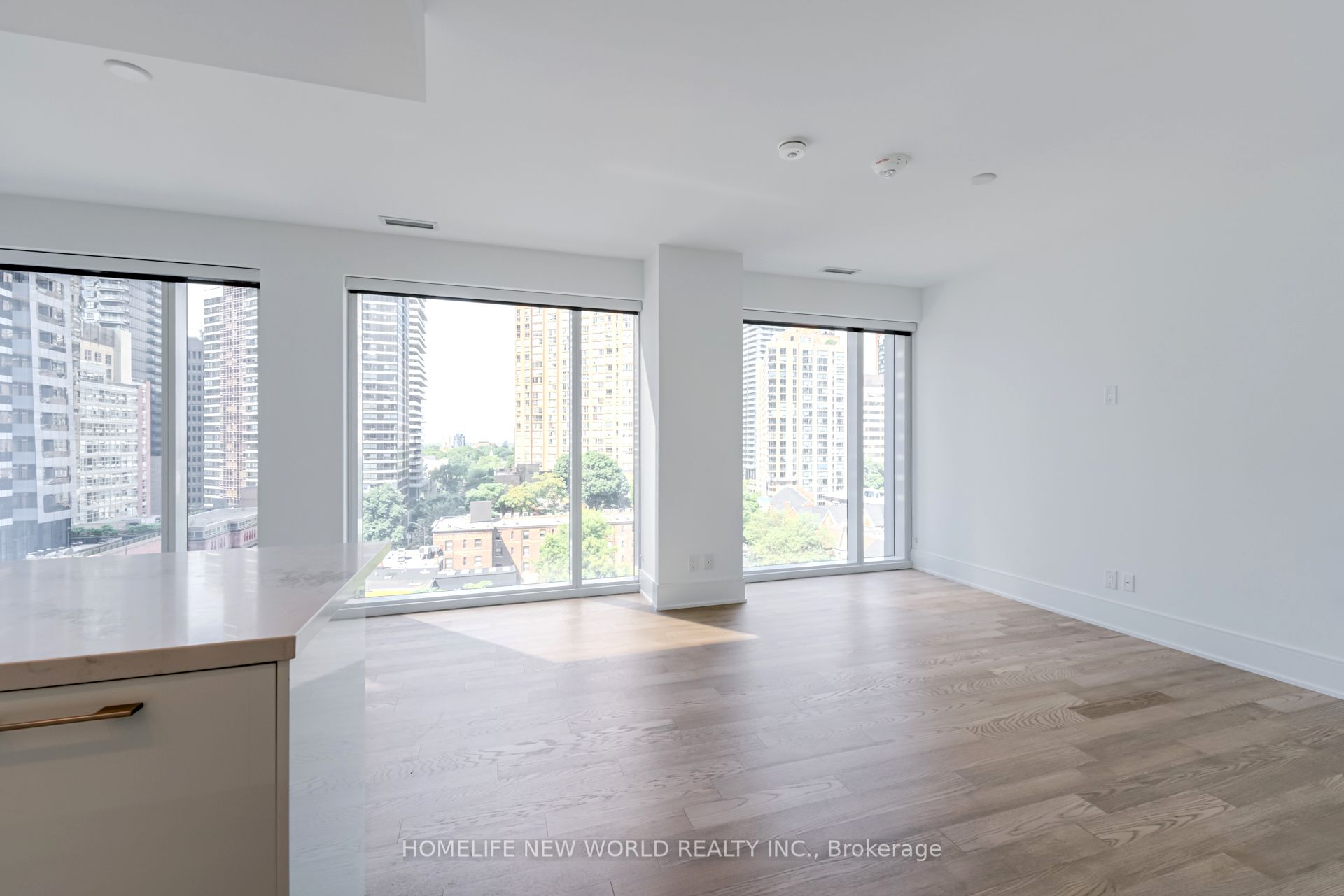 1 Gloucester Street, #915