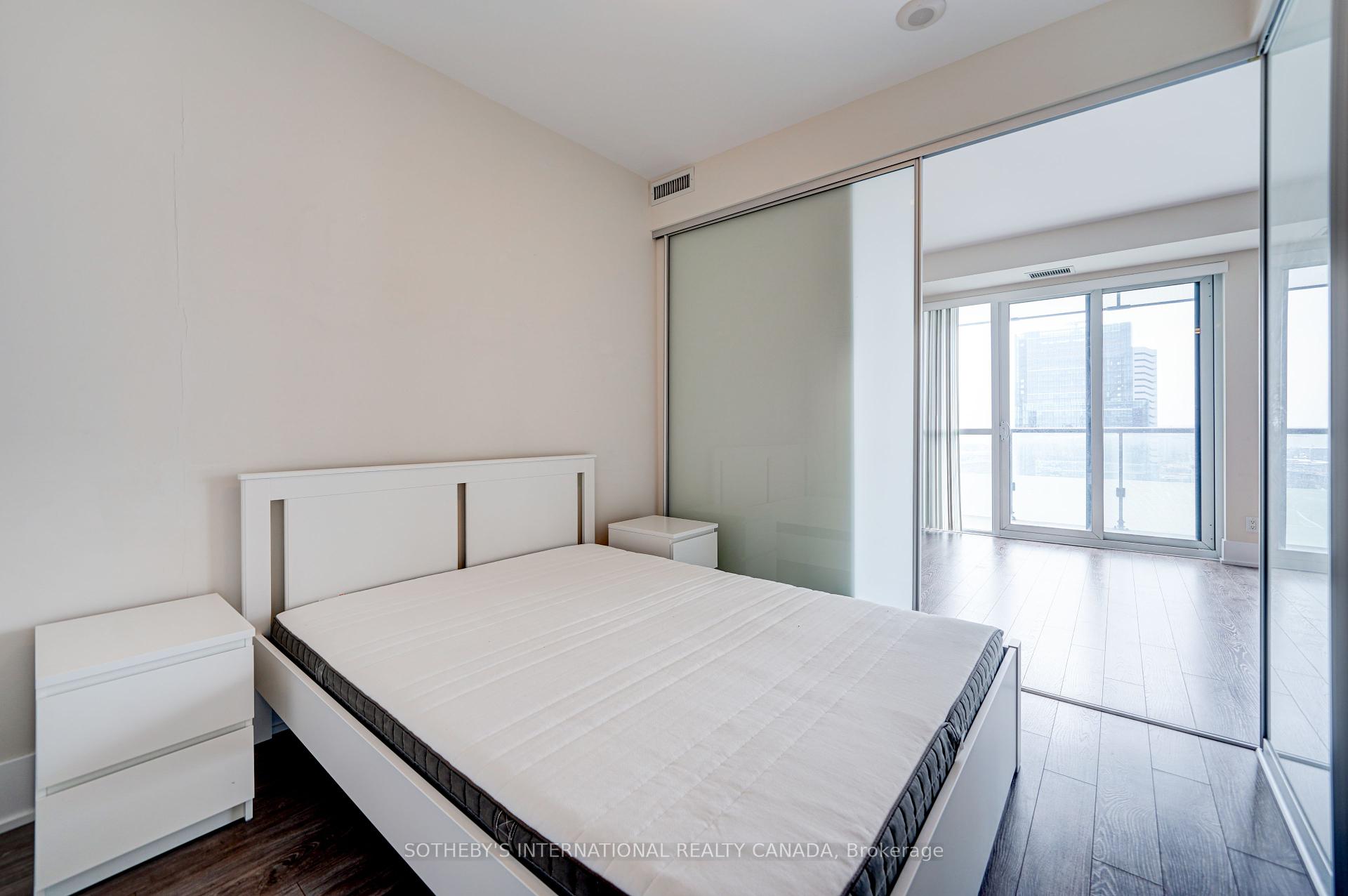2 Bedrooms Condo at 300 Front, Toronto For sale