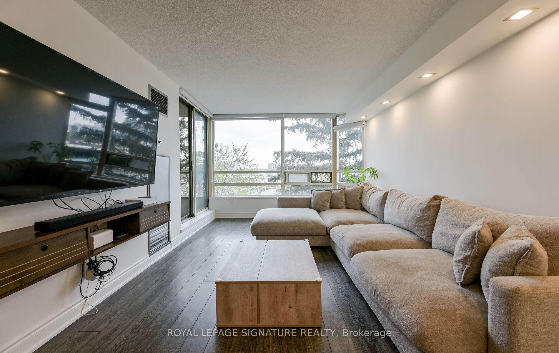 2 Bedrooms Condo at 75 King, Mississauga For sale