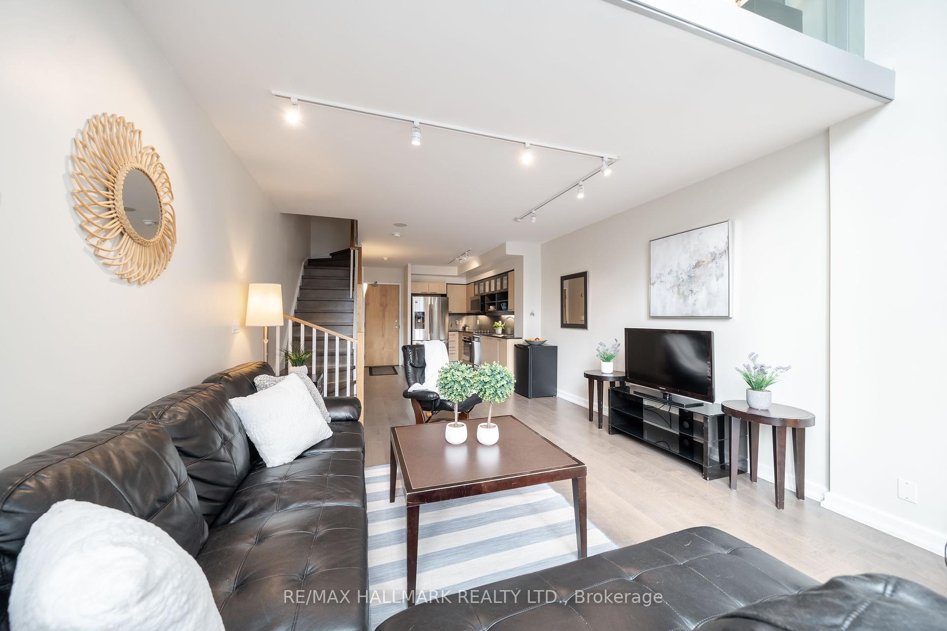 2 Bedrooms Condo at 36 Blue Jays,  Toronto For sale