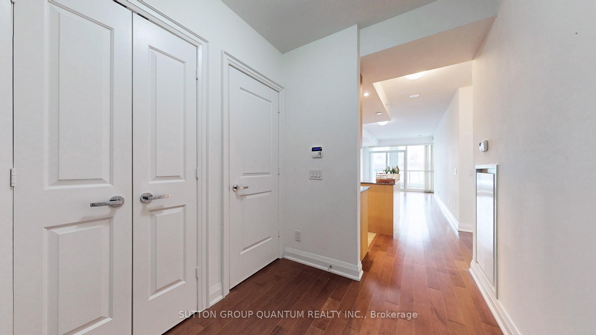 2 Bedrooms Condo at 11 Bronte, Oakville For sale