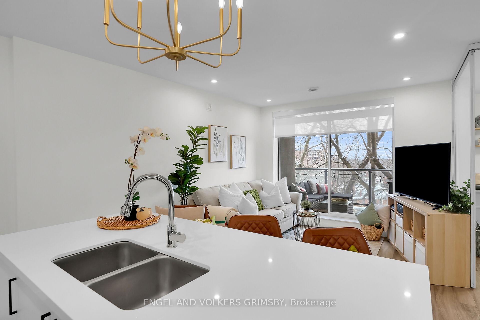 2 Bedrooms Condo at 479 Charlton,  Hamilton For sale