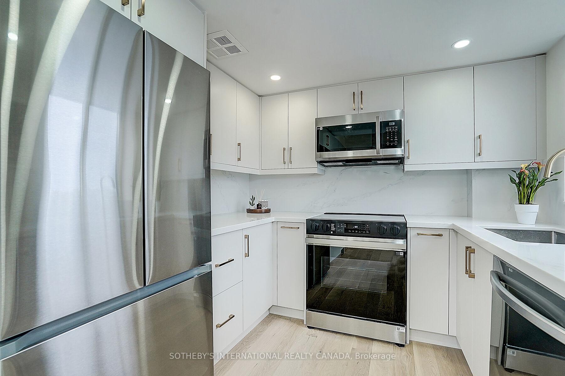 2 Bedrooms Condo at 1240 Marlborough, Oakville For sale