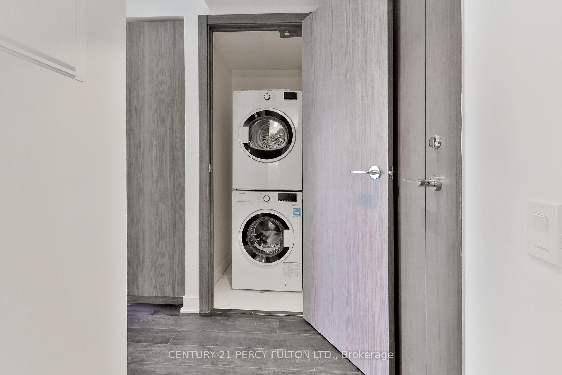 2 Bedrooms Condo at 19 Bathurst,  Toronto For sale