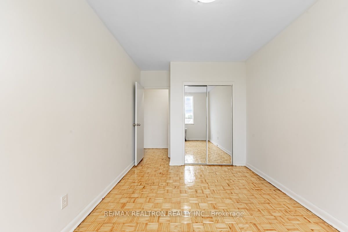 2895 Bathurst Street, #107