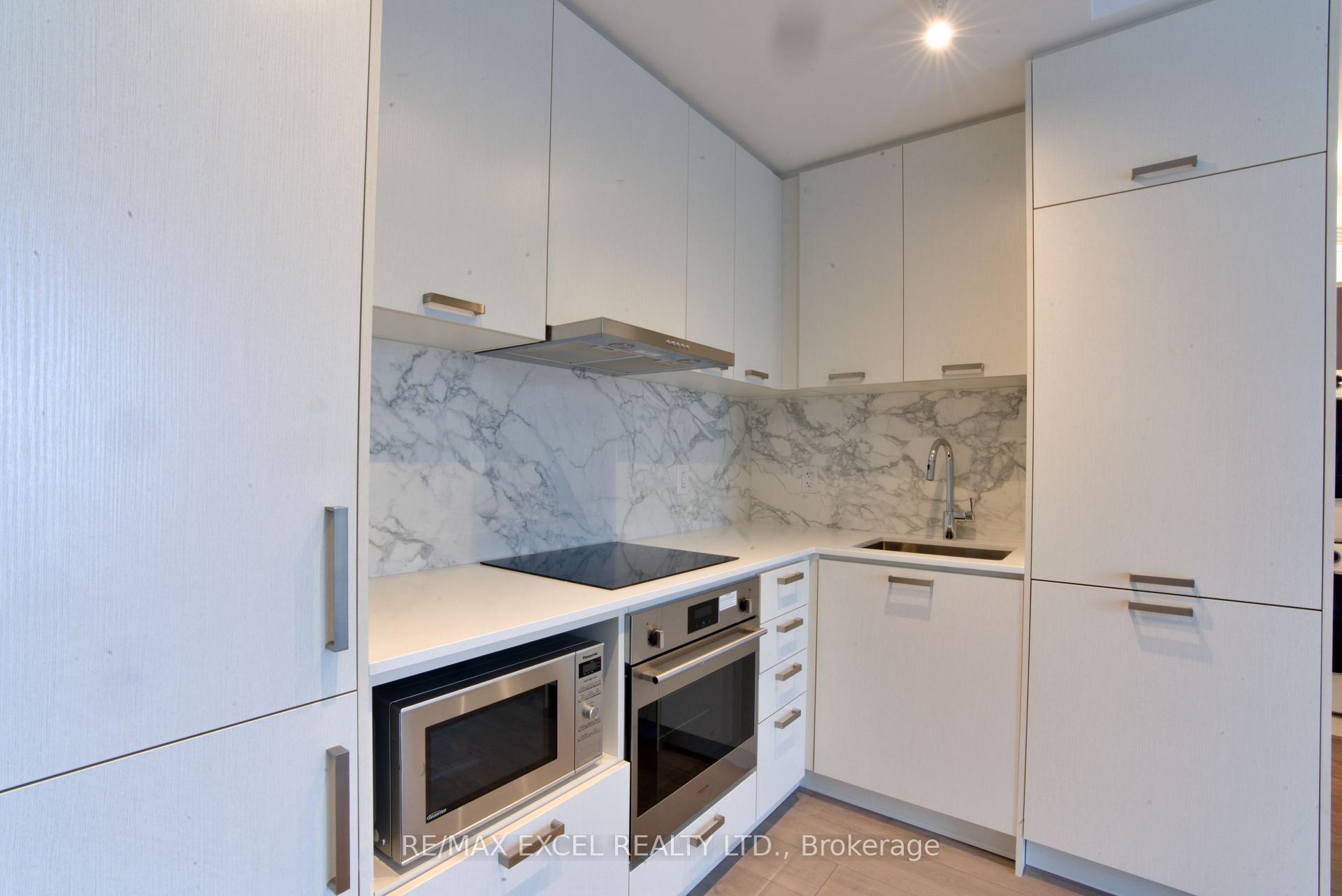 1 Bedroom Condo at 38 Honeycrisp, Vaughan For sale