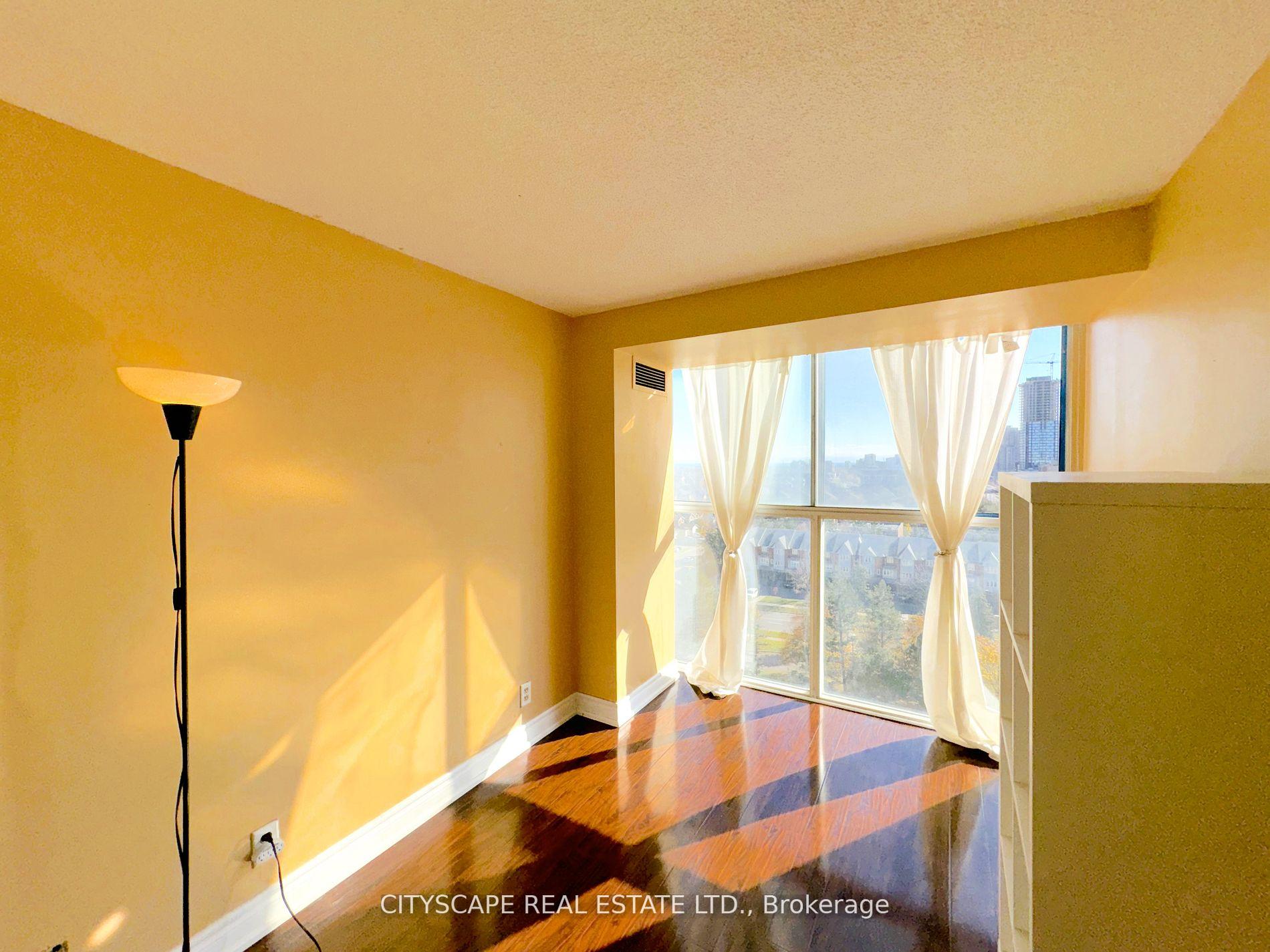 2 Bedrooms Condo at 25 Trailwood, Mississauga For sale