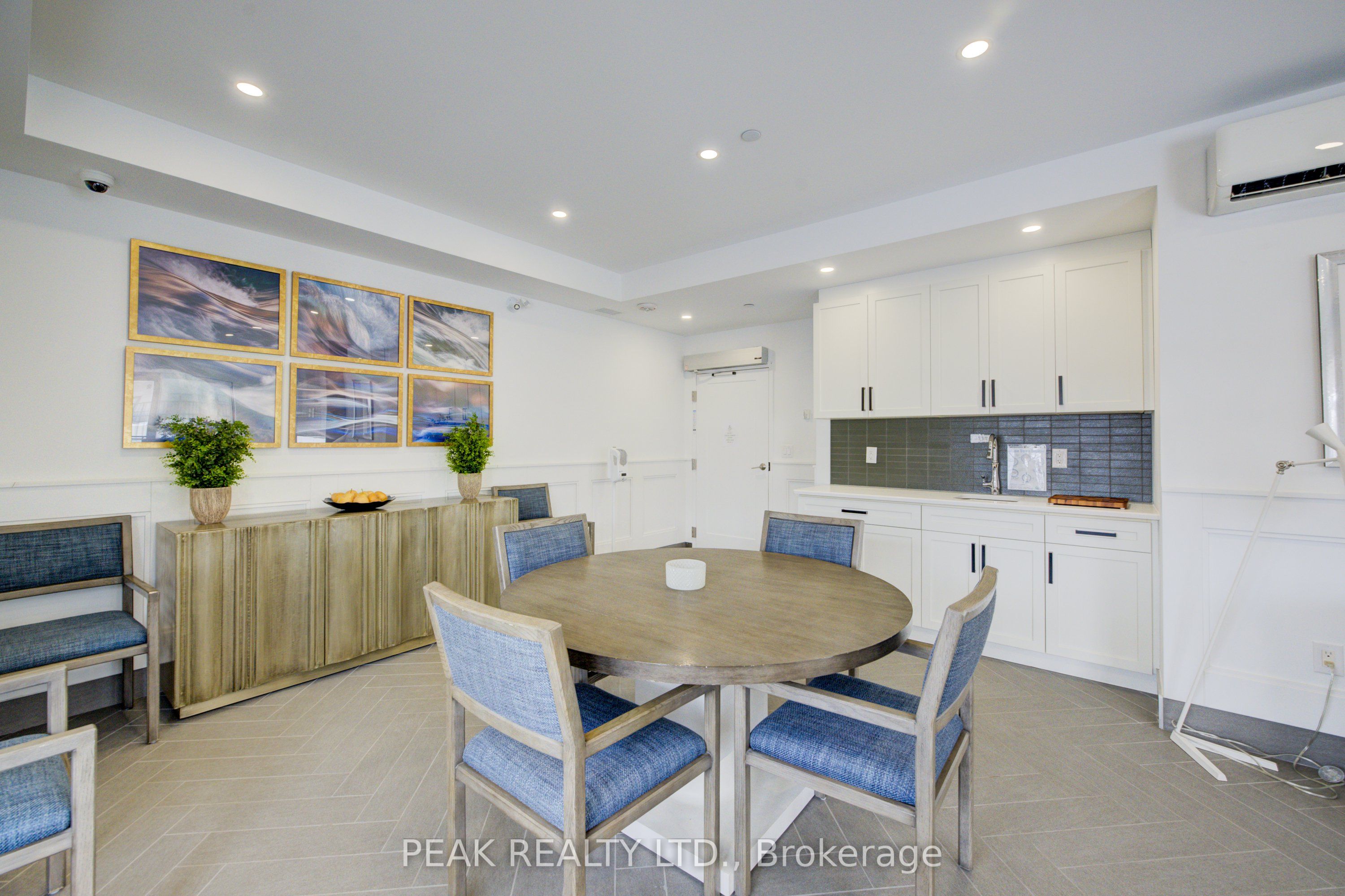 255 John Street N, #213