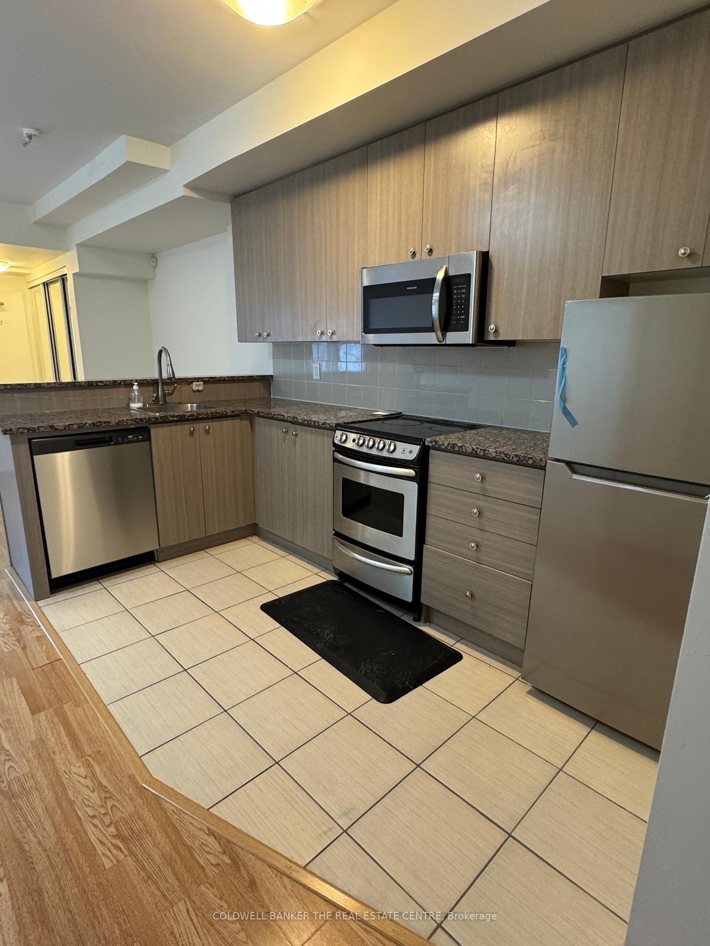 3 Bedrooms Condo at 19 Coneflower, Toronto For sale