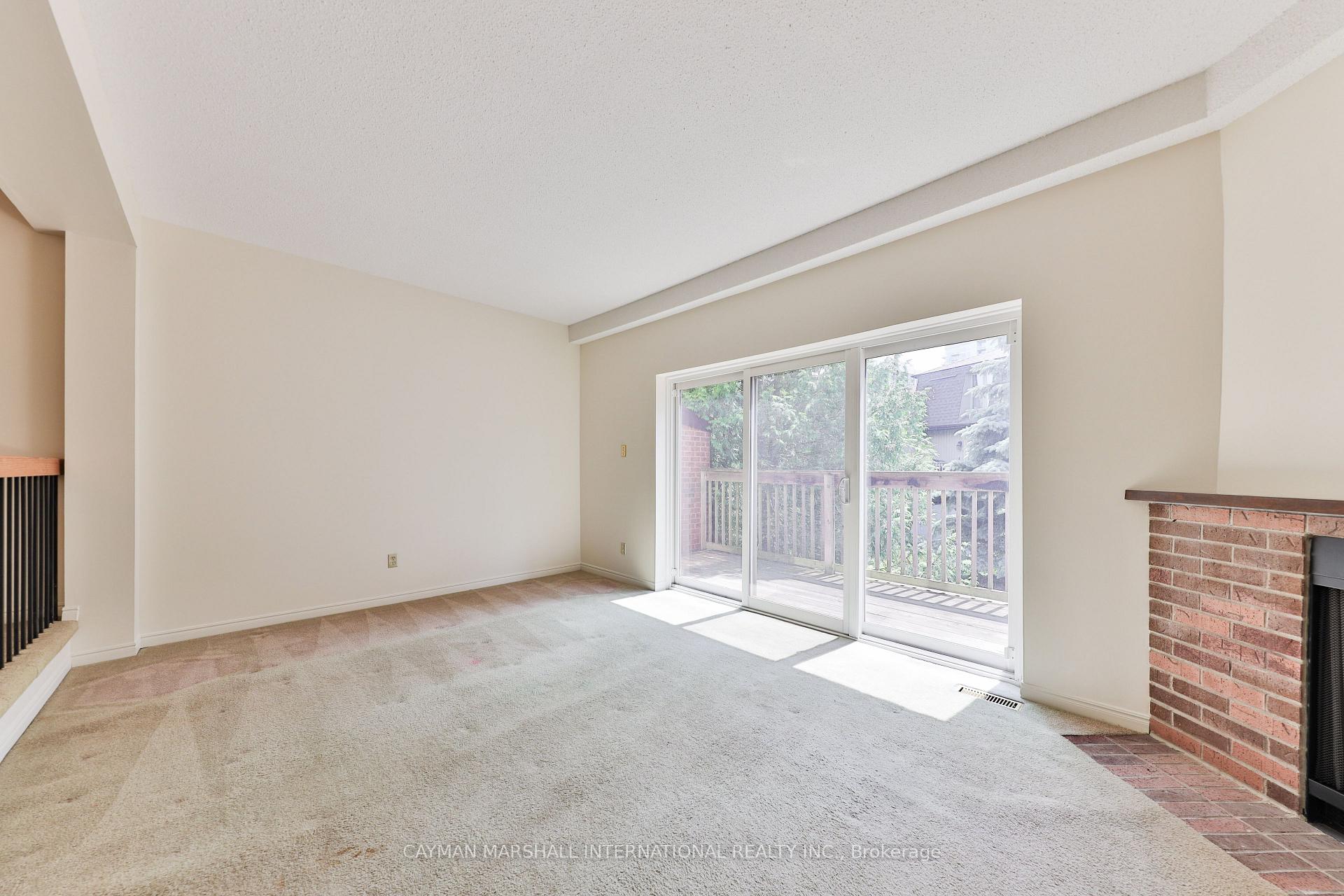 3 Bedrooms Condo at 1160 Walden, Mississauga For sale