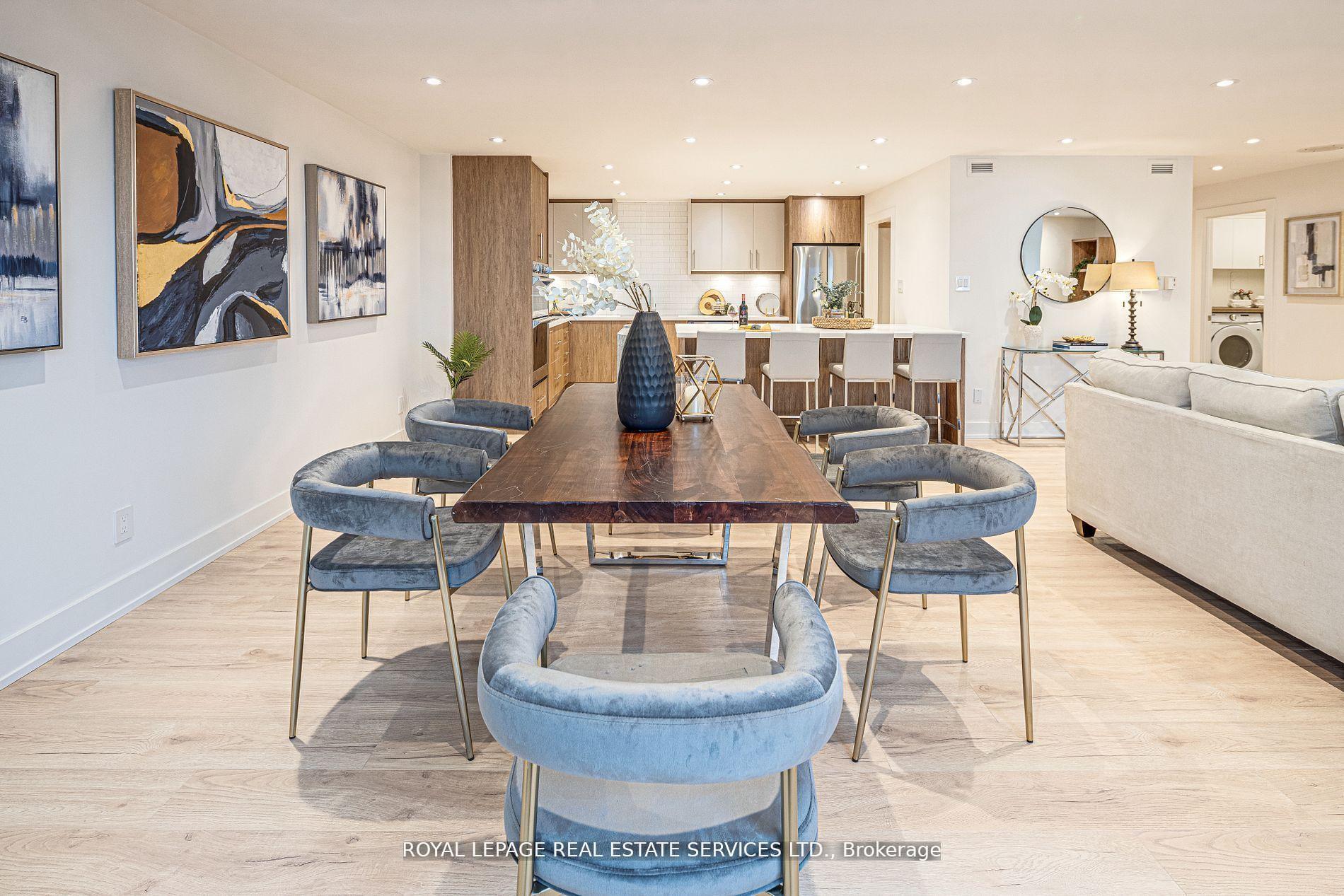 2 Bedrooms Condo at 175 Cumberland, Toronto For sale