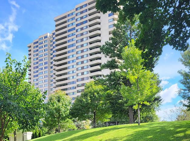 2 Bedrooms Condo at 75 Wynford Heights, Toronto For sale