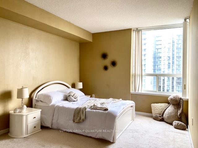 2 Bedrooms Condo at 330 Rathburn,  Mississauga For sale