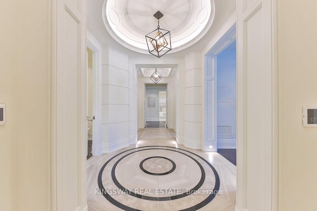 2 Bedrooms Condo at 300 Randall, Oakville For sale