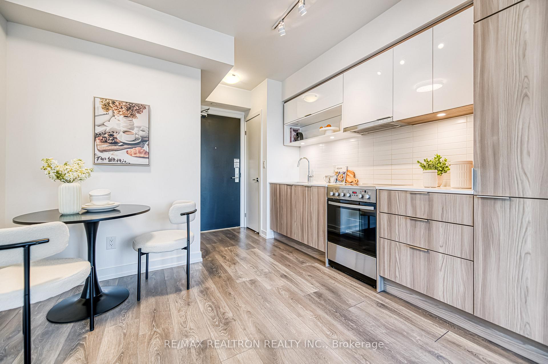 1 Bedroom Condo at 159 Wellesley,  Toronto For sale