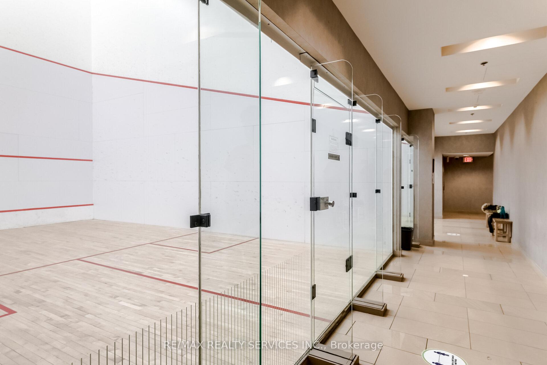 2 Bedrooms Condo at 80 Absolute,  Mississauga For sale