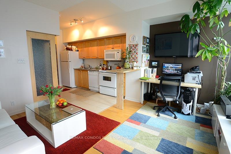 1 Bedroom Condo at 230 Queens Quay,  Toronto For sale